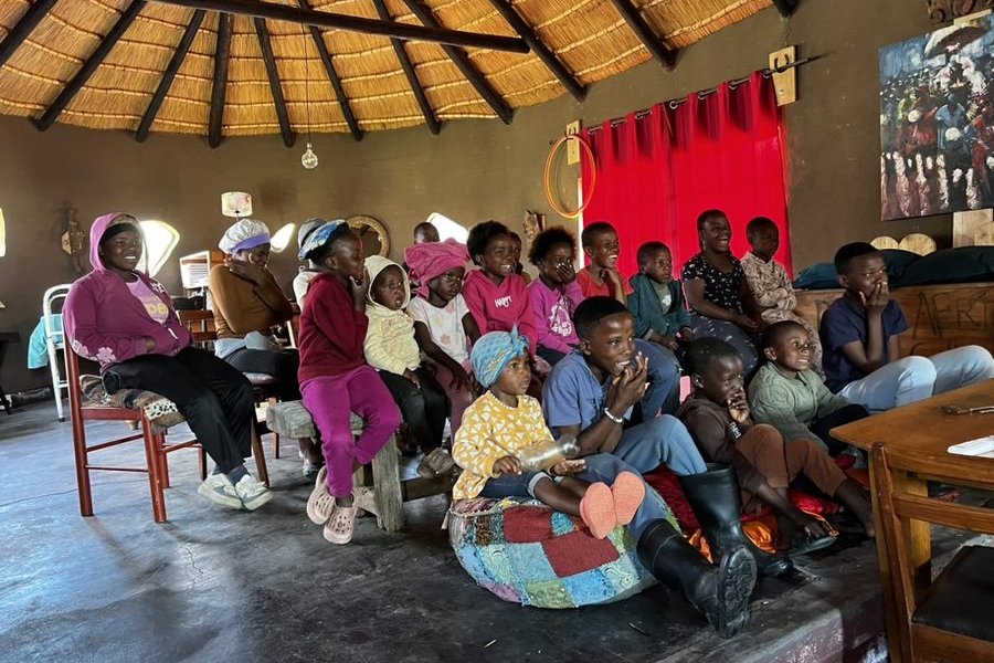 Scholars watching Tom and Jerry